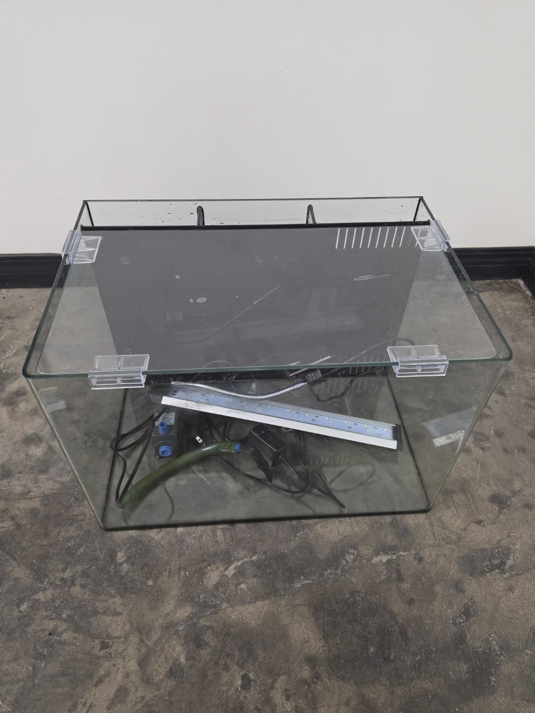 Glass Aquarium Tank with Retun Pump and Light - 15 Gallon AIO