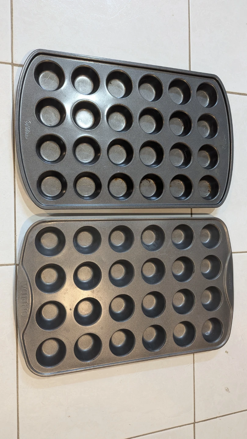 24 cups Mini Muffin Pans (2 pans) - photo 2