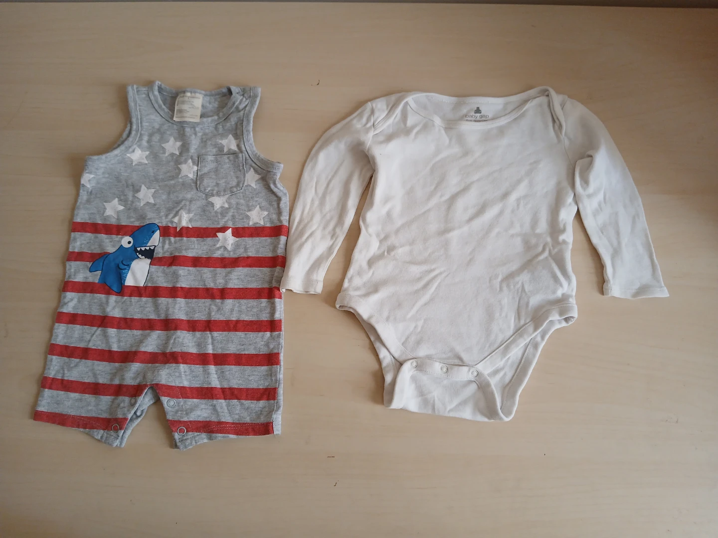 Baby Gap 2-Piece Outfit - Shark Romper & White Onesie