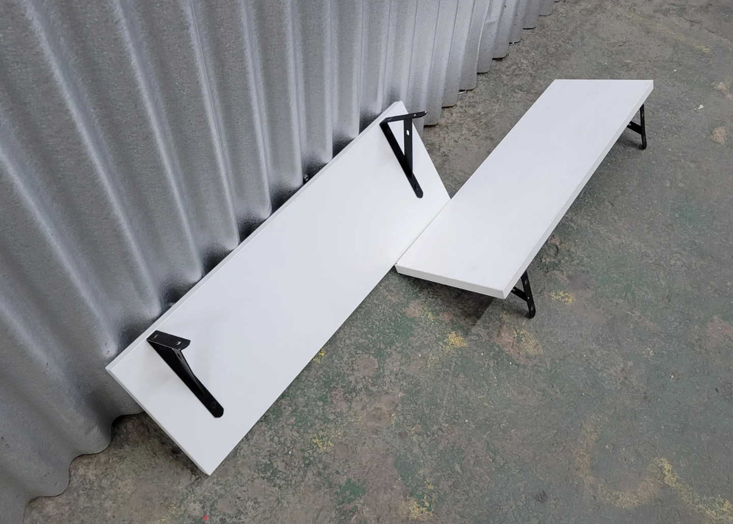 Two small wallmounted Shelves with Black Brackets - photo 2