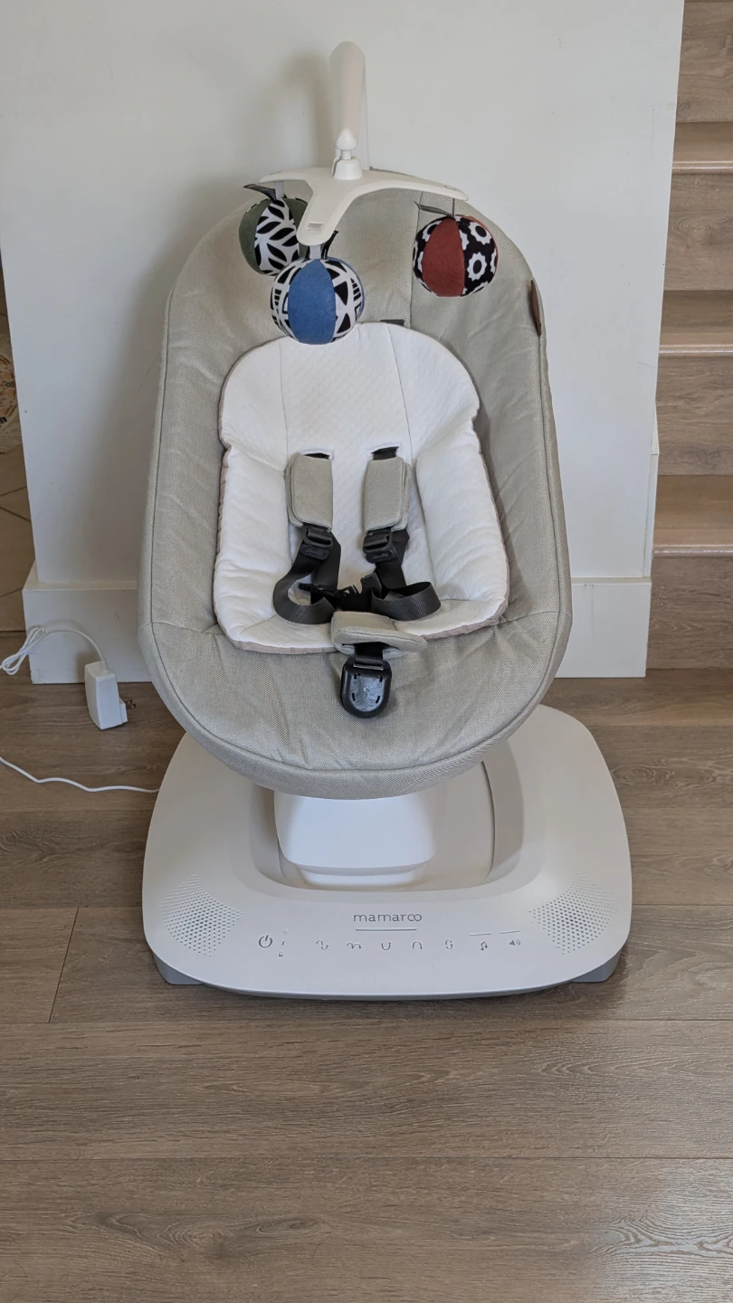 4moms mamaRoo Baby Swing – Like New – Wi-Fi & Bluetooth