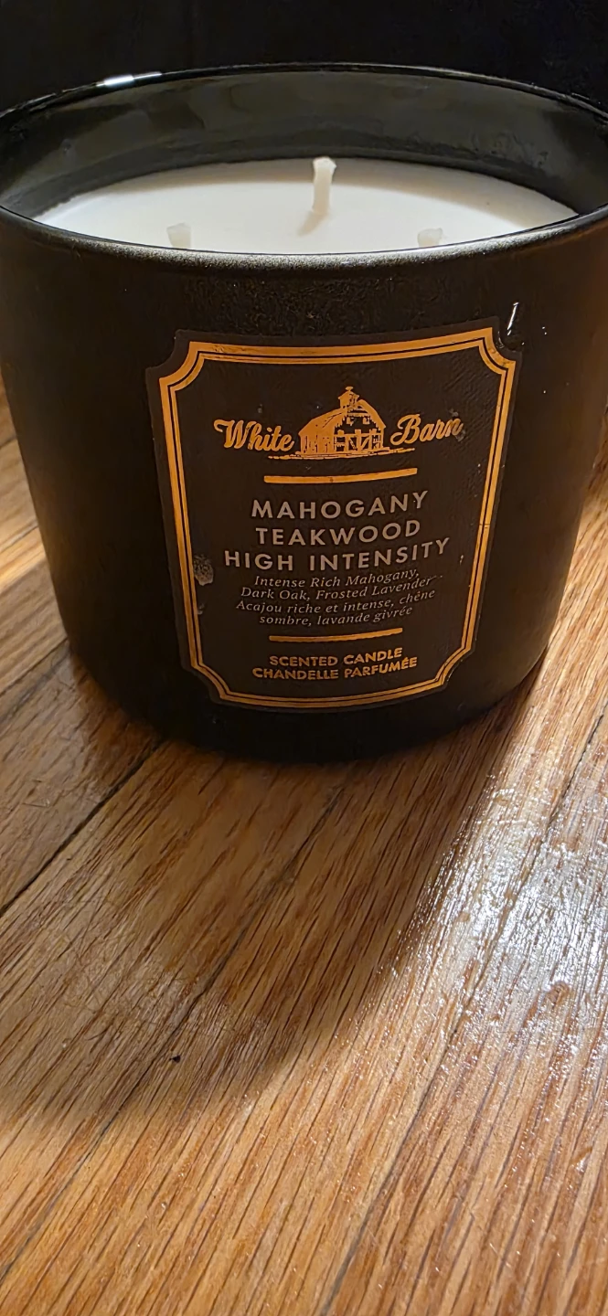 White Barn Mahogany Teakwood Scented Candle