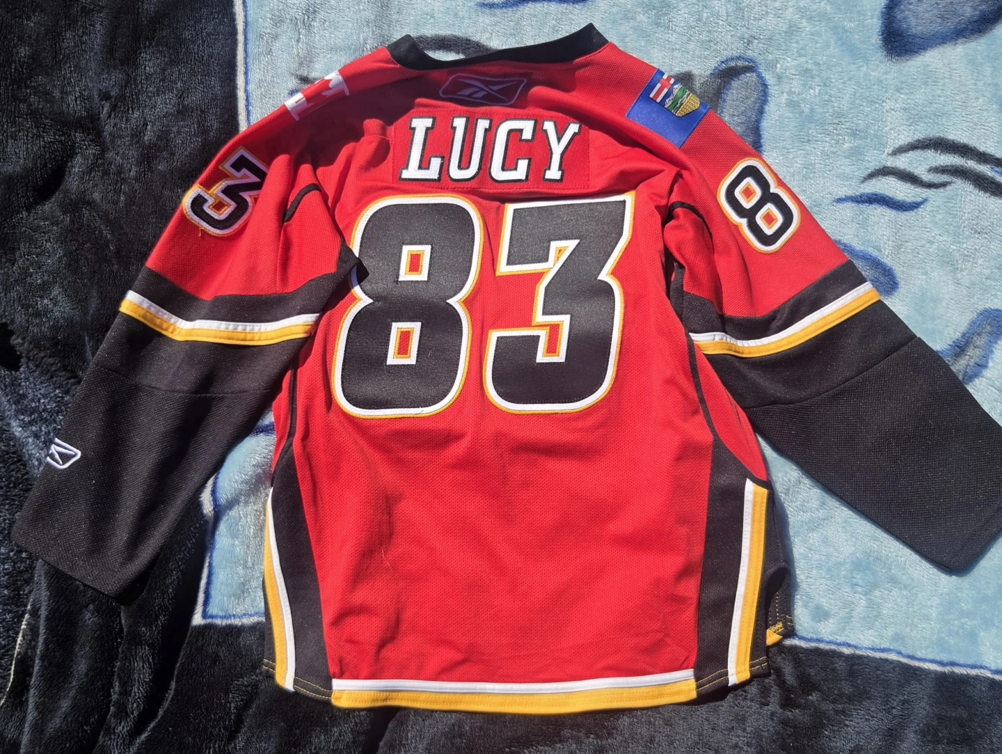 Reebok Calgary Flames Youth L/XL or Womens Small Hockey Jersey - photo 2