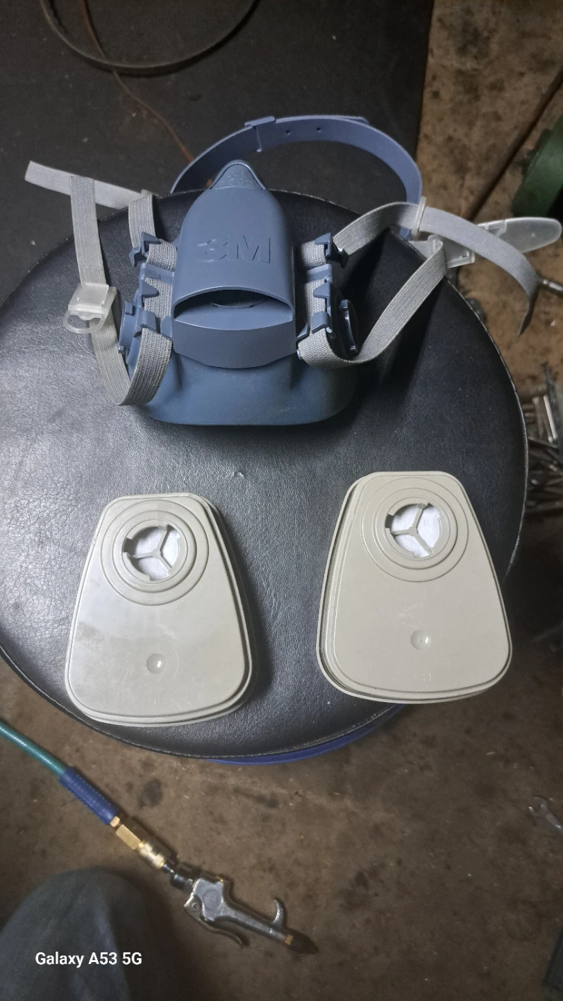 3M Respirator Mask with Filters - photo 3