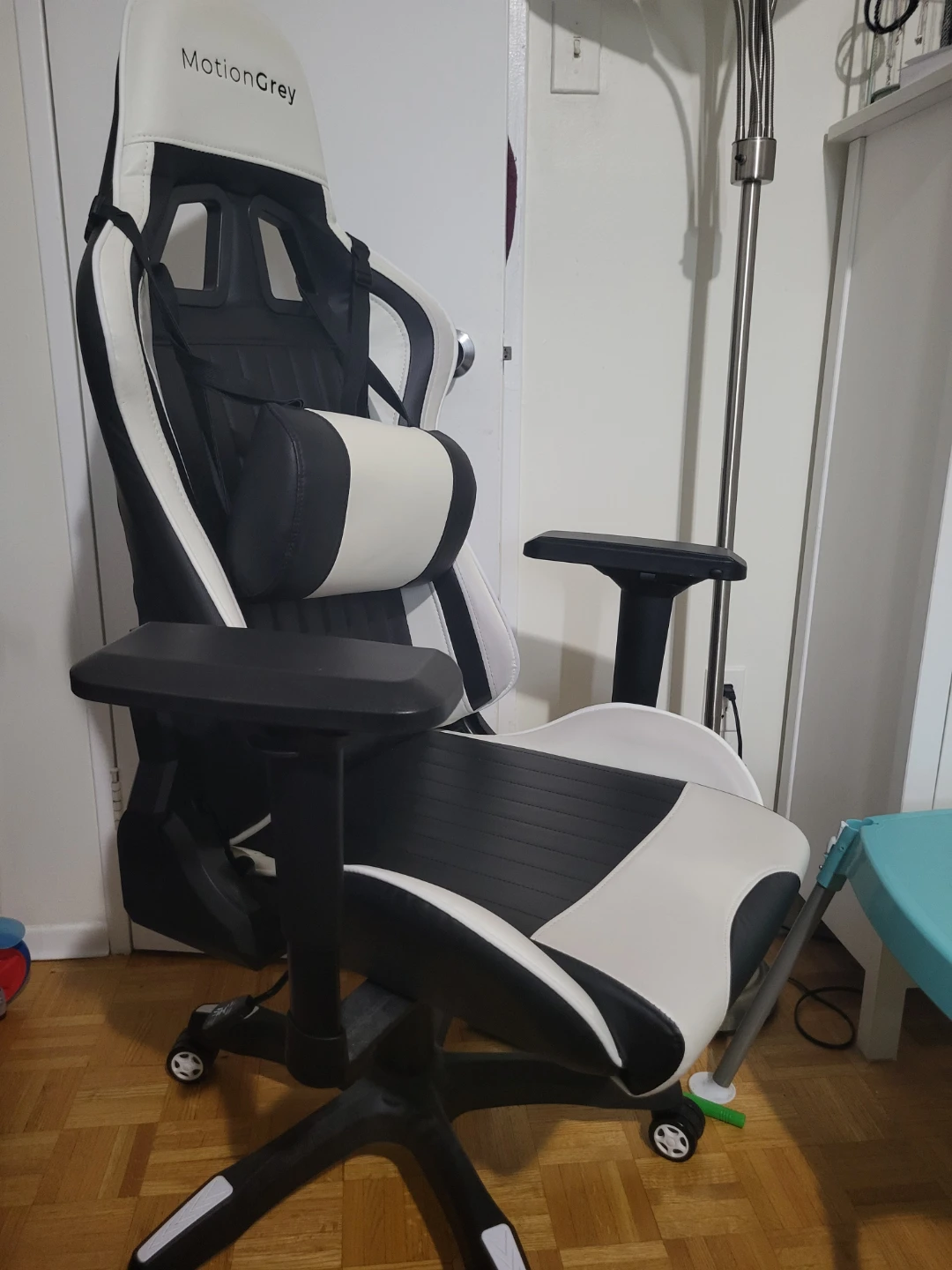 Office / gaming chair - photo 2