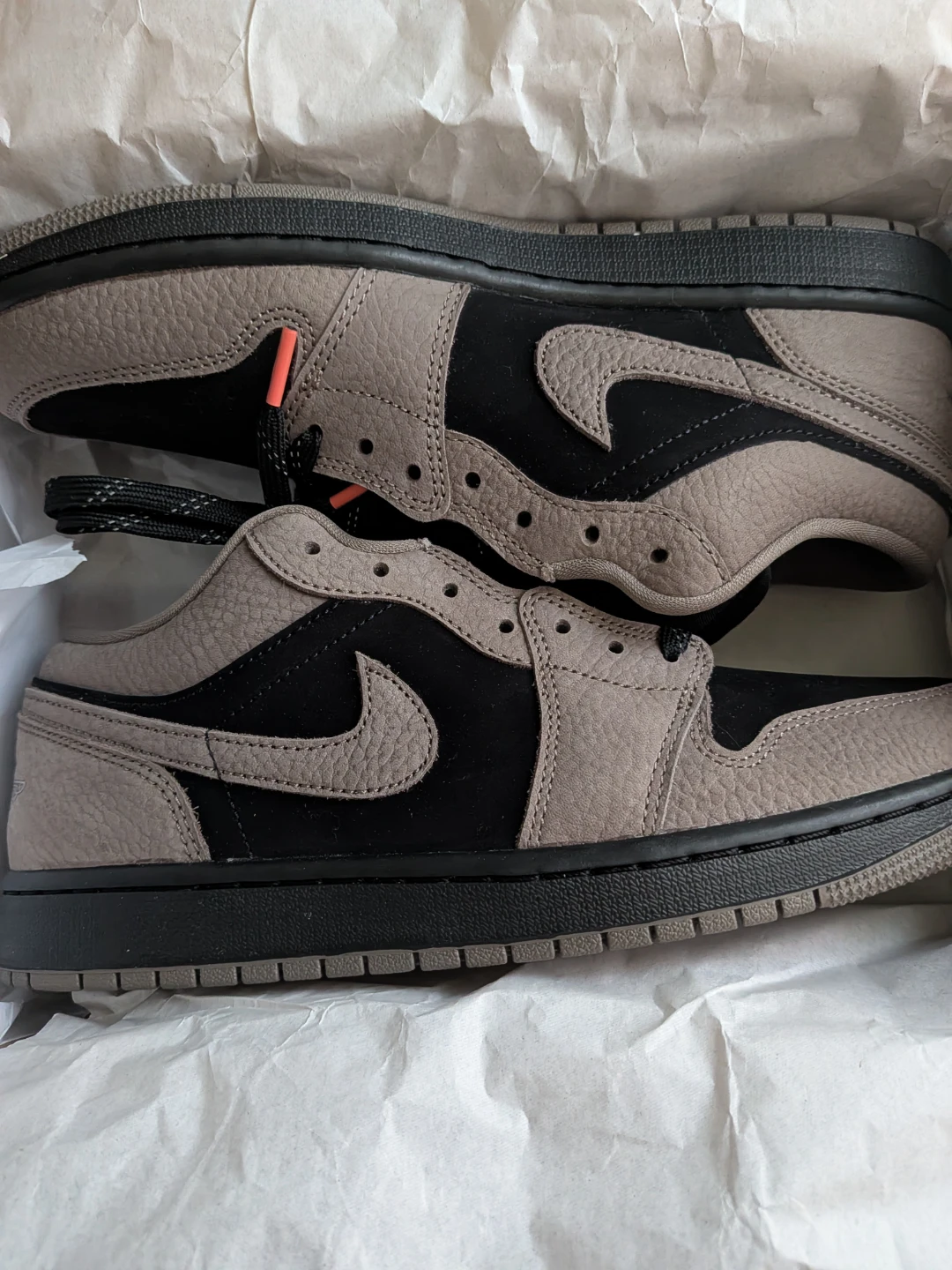 Nike Air Jordan 1 Low SE - photo 3
