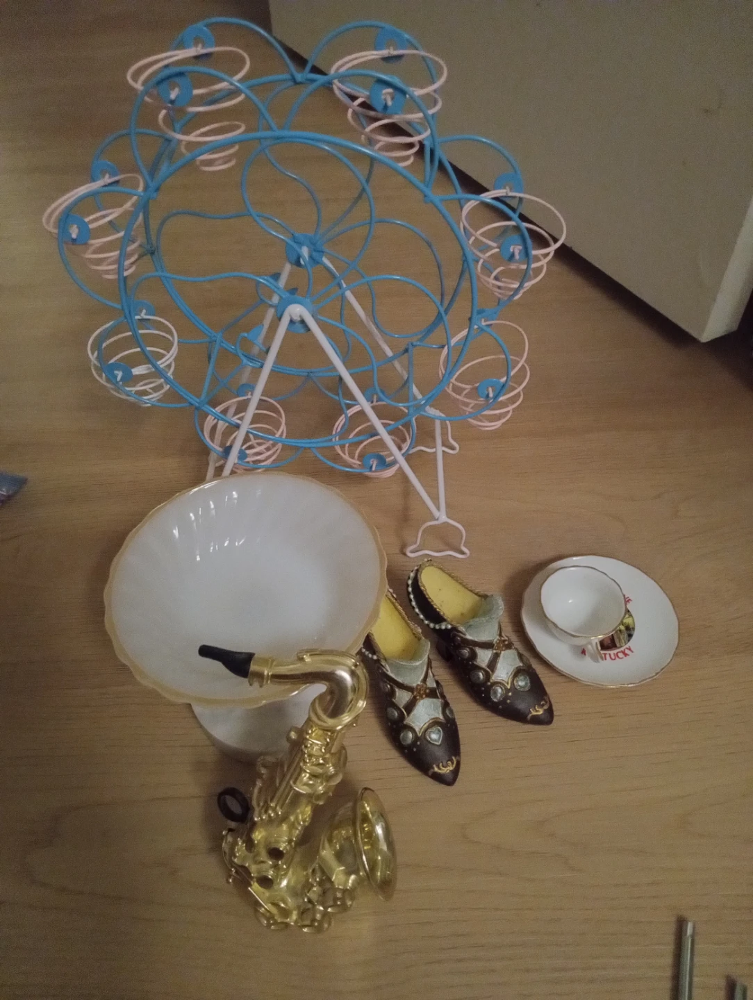 Decorative collectibles assorted $30. Mk ovinf sales.