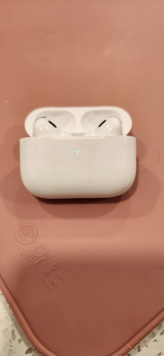 Apple AirPods Pro (2nd generation) Charging Case