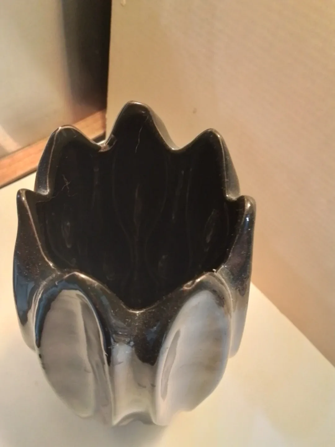 Vintage 1980s Postmodern Black Ceramic Fluted Tulip Vase - photo 3