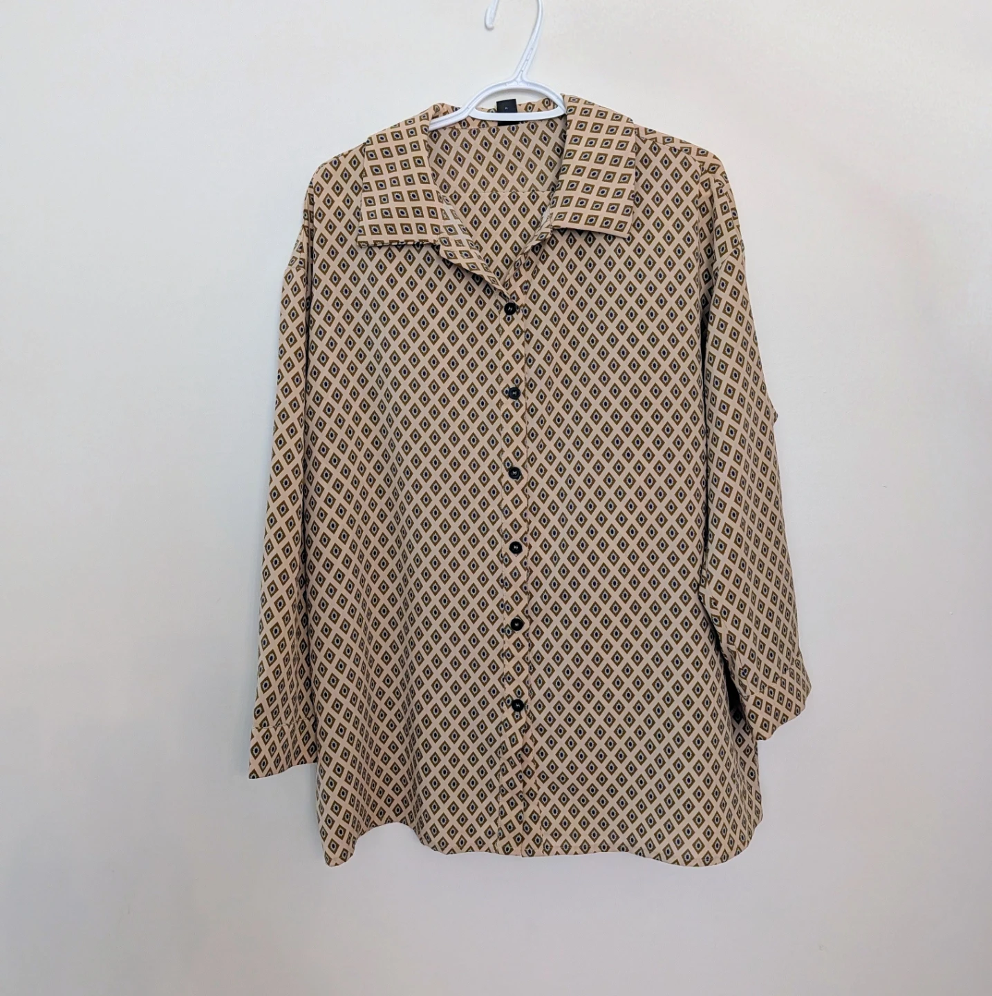 Co-ord set (Pattern Button-Up Shirt and Pants Set)