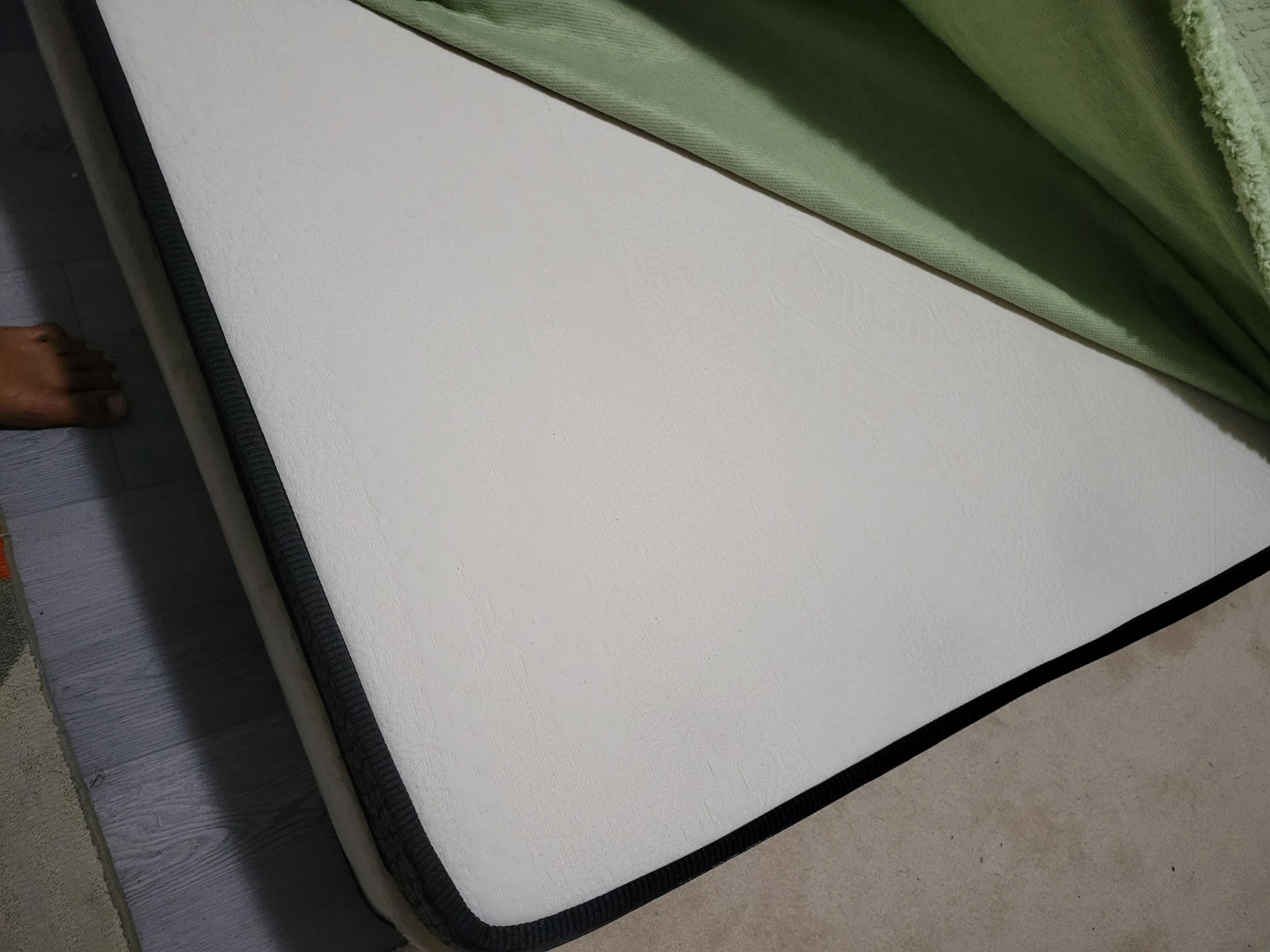 Green Plush Mattress Topper, Mattress, Queen size box