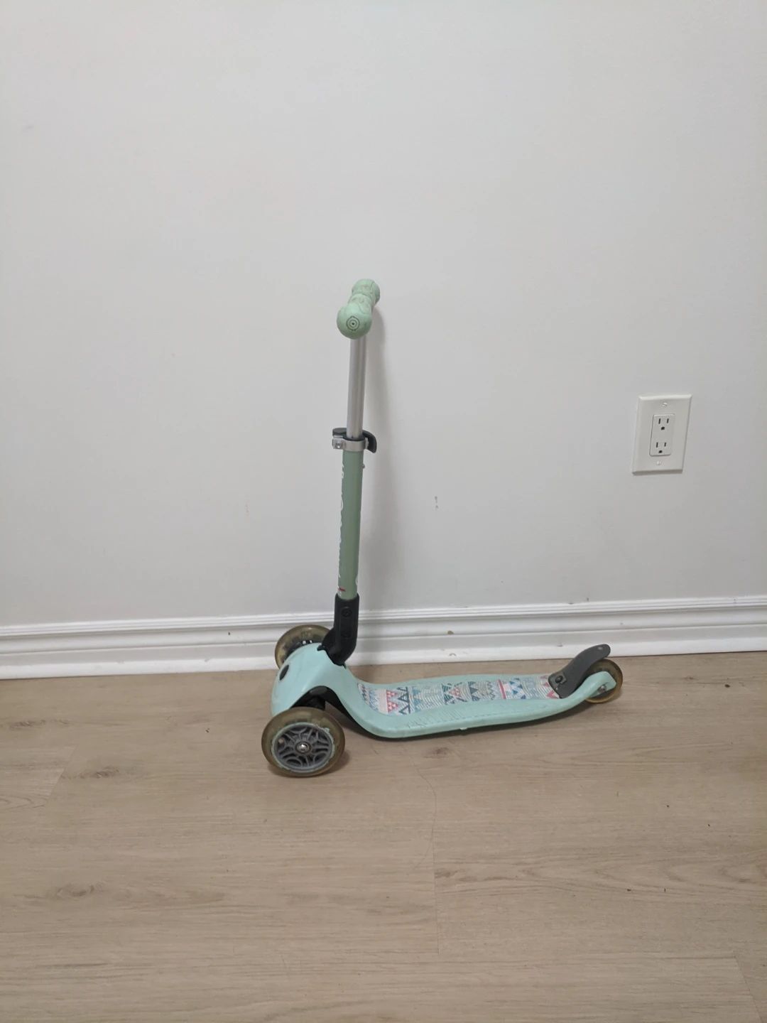 Globber 3-Wheel Scooter