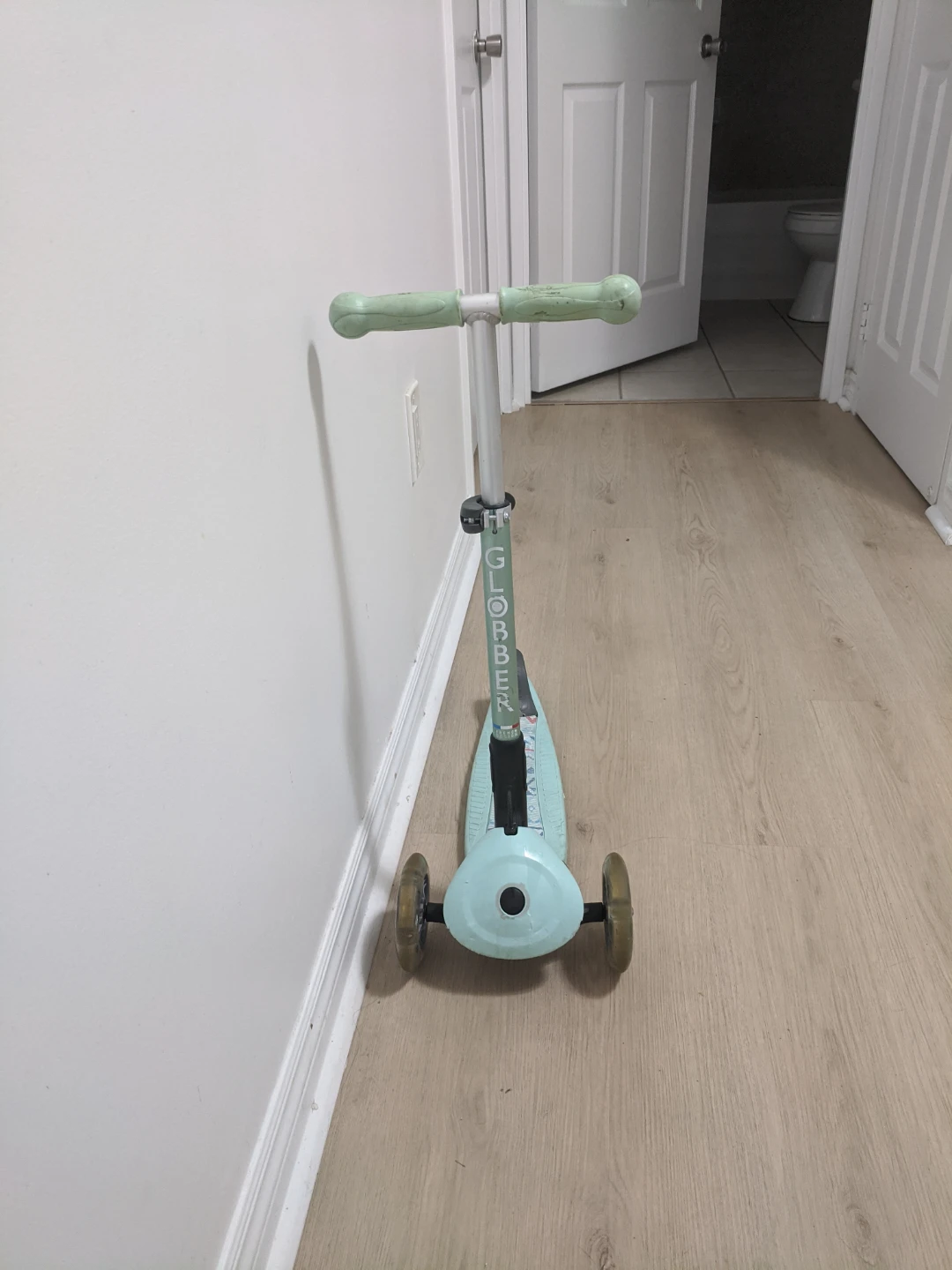 Globber 3-Wheel Scooter - photo 2