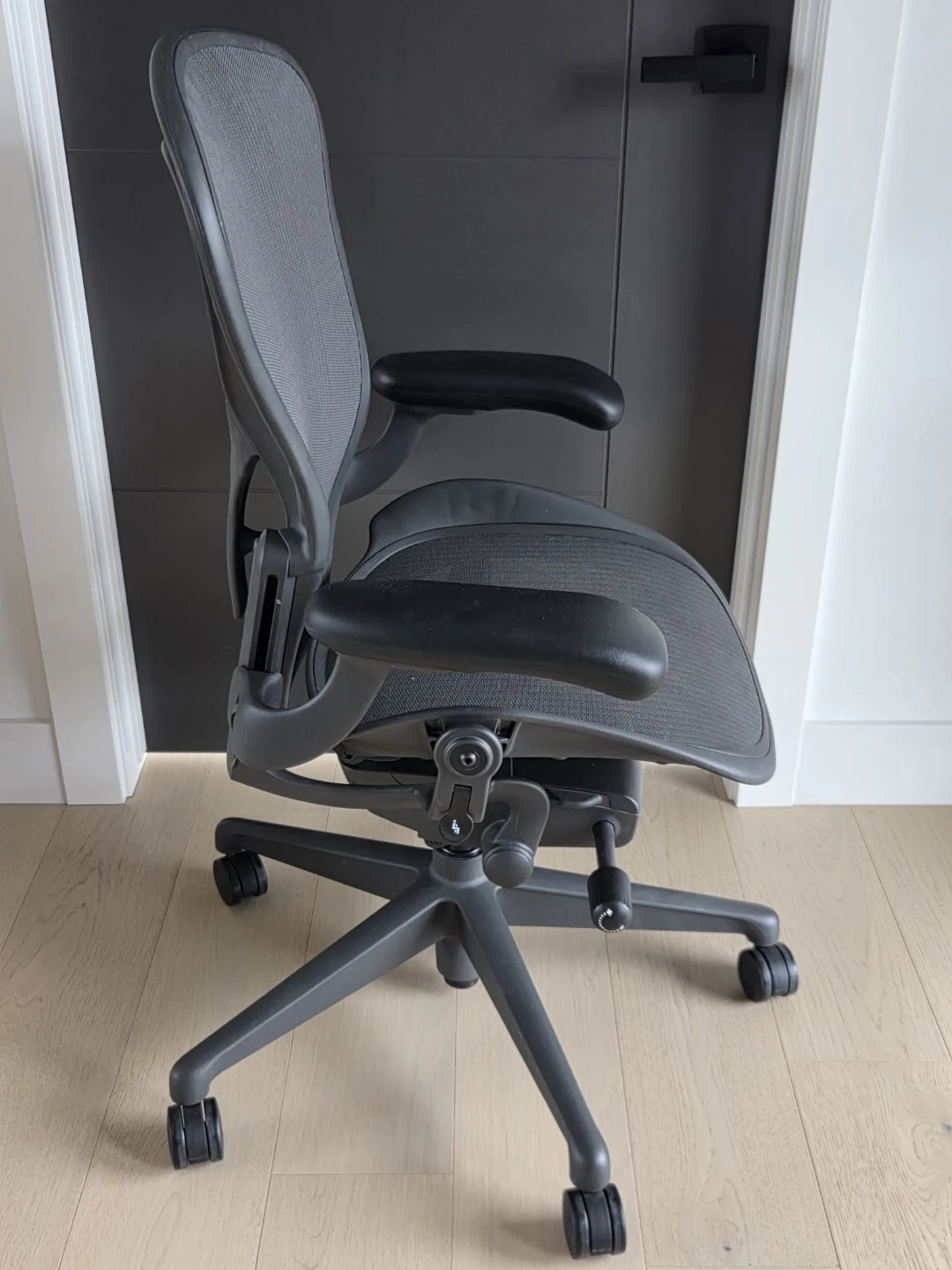 Herman Miller Aeron Remastered Ergonomic Office Chair - photo 3