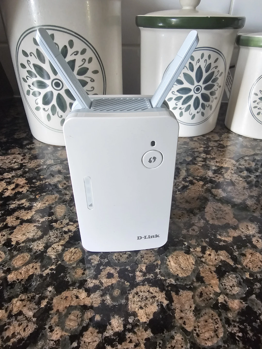 D-Link AX1500 Wi-Fi 6 Mesh Range Extender
