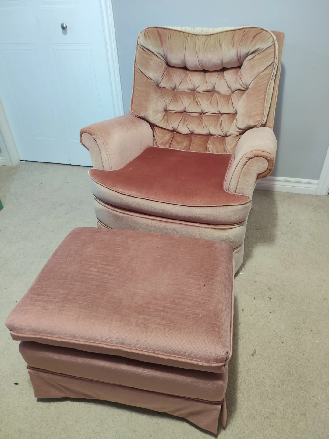 Vintage armchair with ottoman. - photo 2