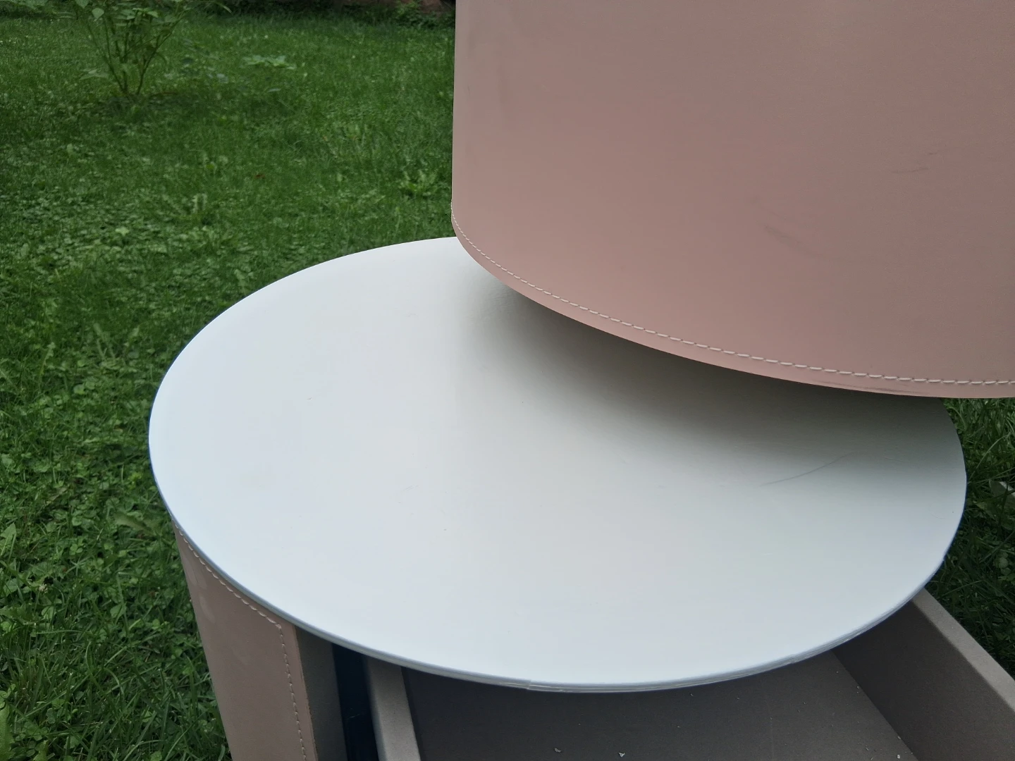 Pink Oval Vanity Dresser with Stool and Side Table - photo 4