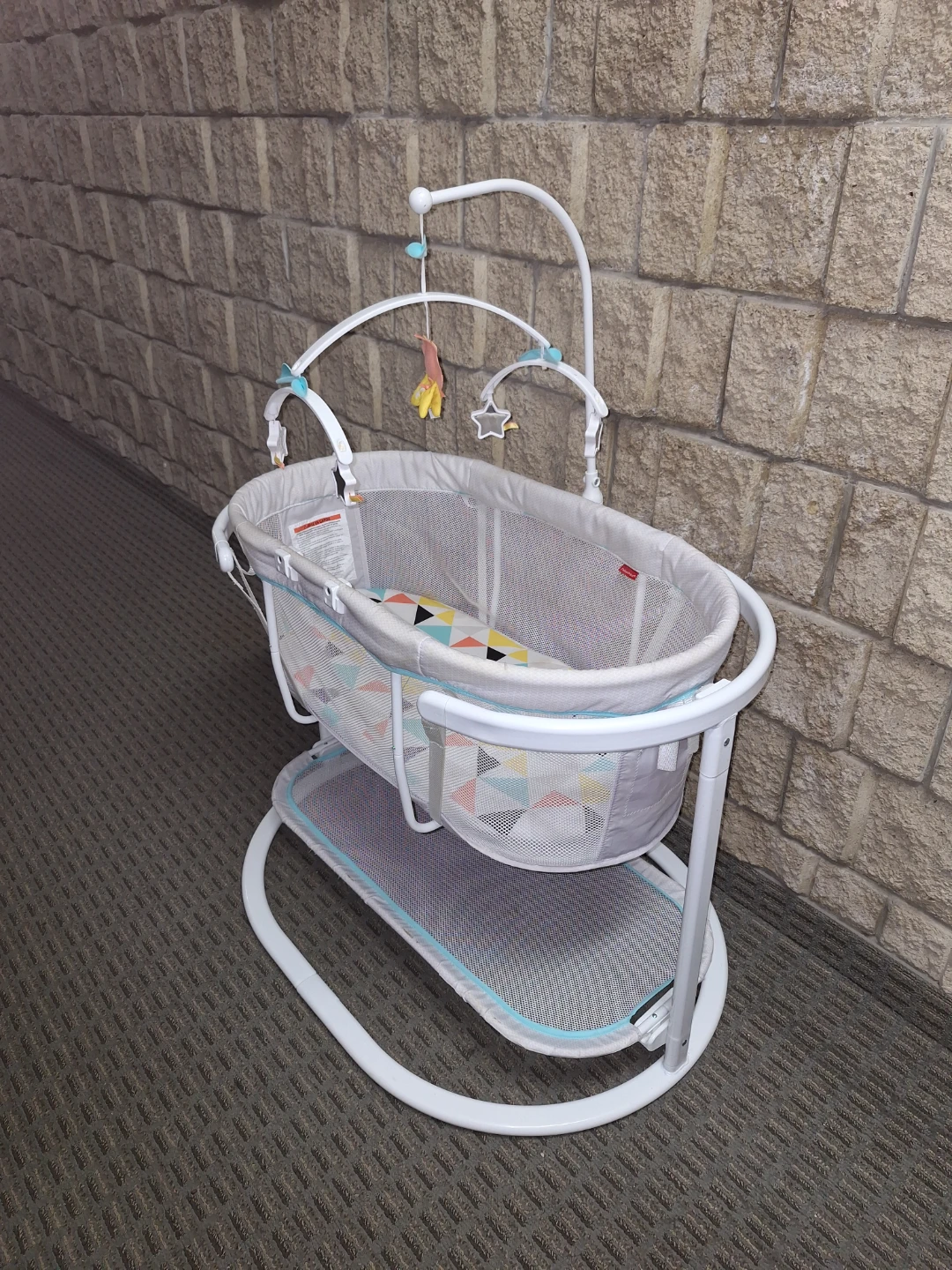 Fisher-Price Soothing Motions Bassinet - photo 2