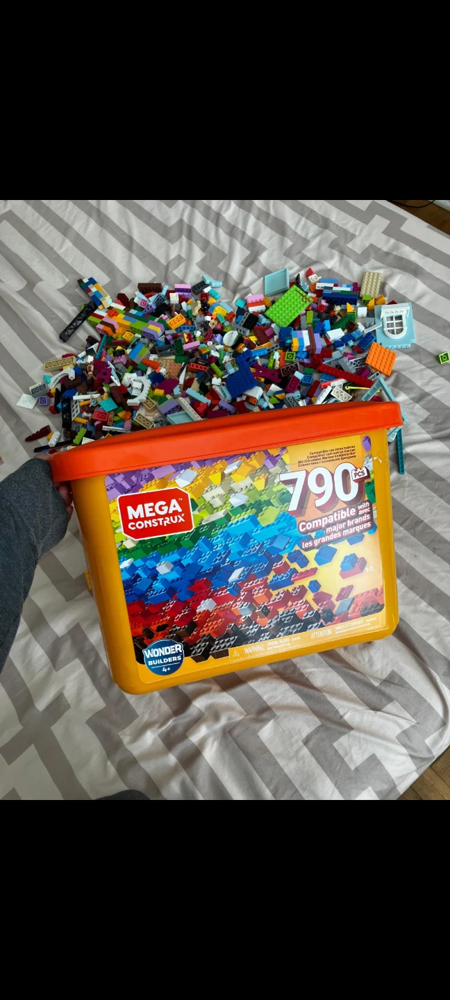 Mega Construx 790 Piece Building Block Tub - photo 2