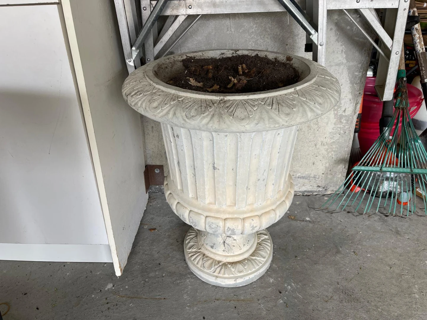 🪴 Large Concrete Urn Planter - photo 2