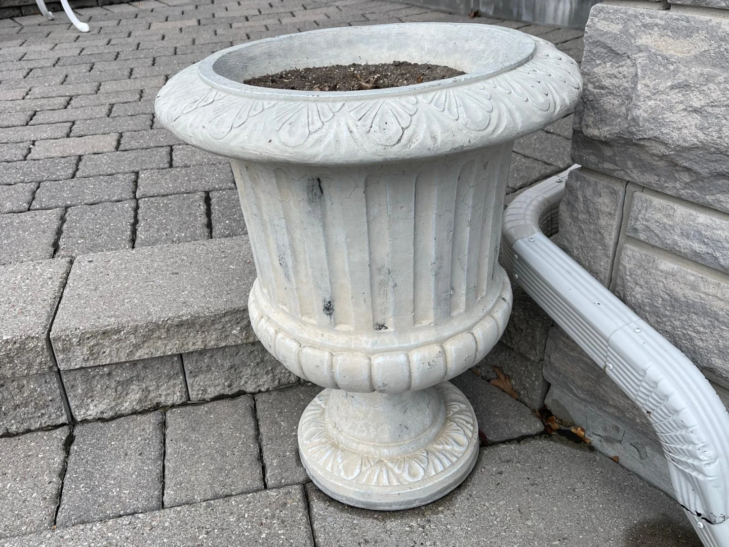 🪴 Large Concrete Urn Planter