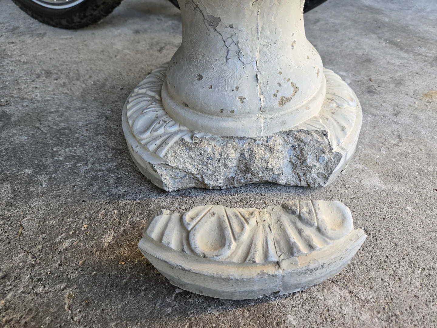 🪴 Large Concrete Urn Planter - photo 4