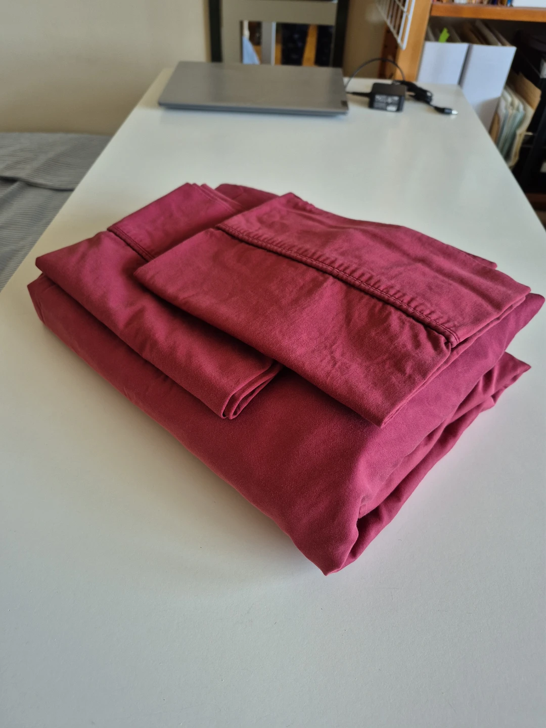 Sheets Set: Fitted + 2 Pillowcases: Full/Double: Burgundy