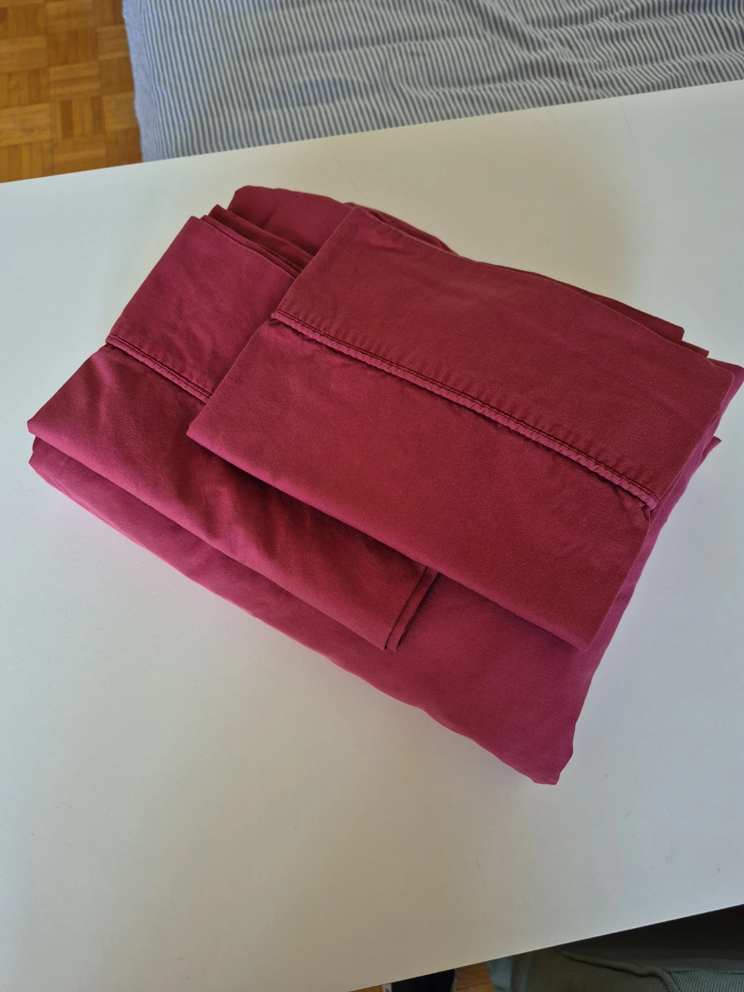 Sheets Set: Fitted + 2 Pillowcases: Full/Double: Burgundy - photo 2