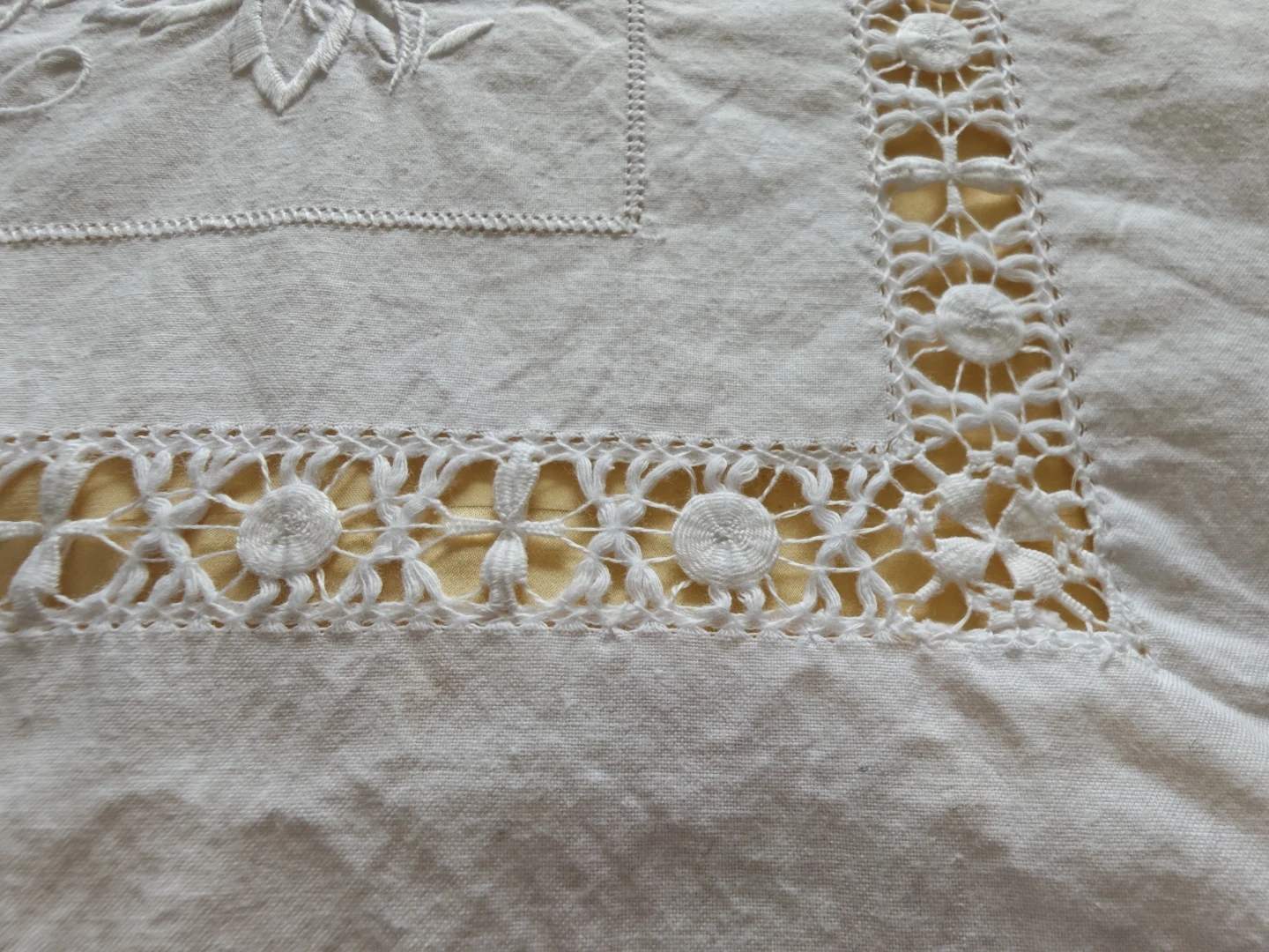 White Embroidered Tablecloth 50*50inch - photo 3