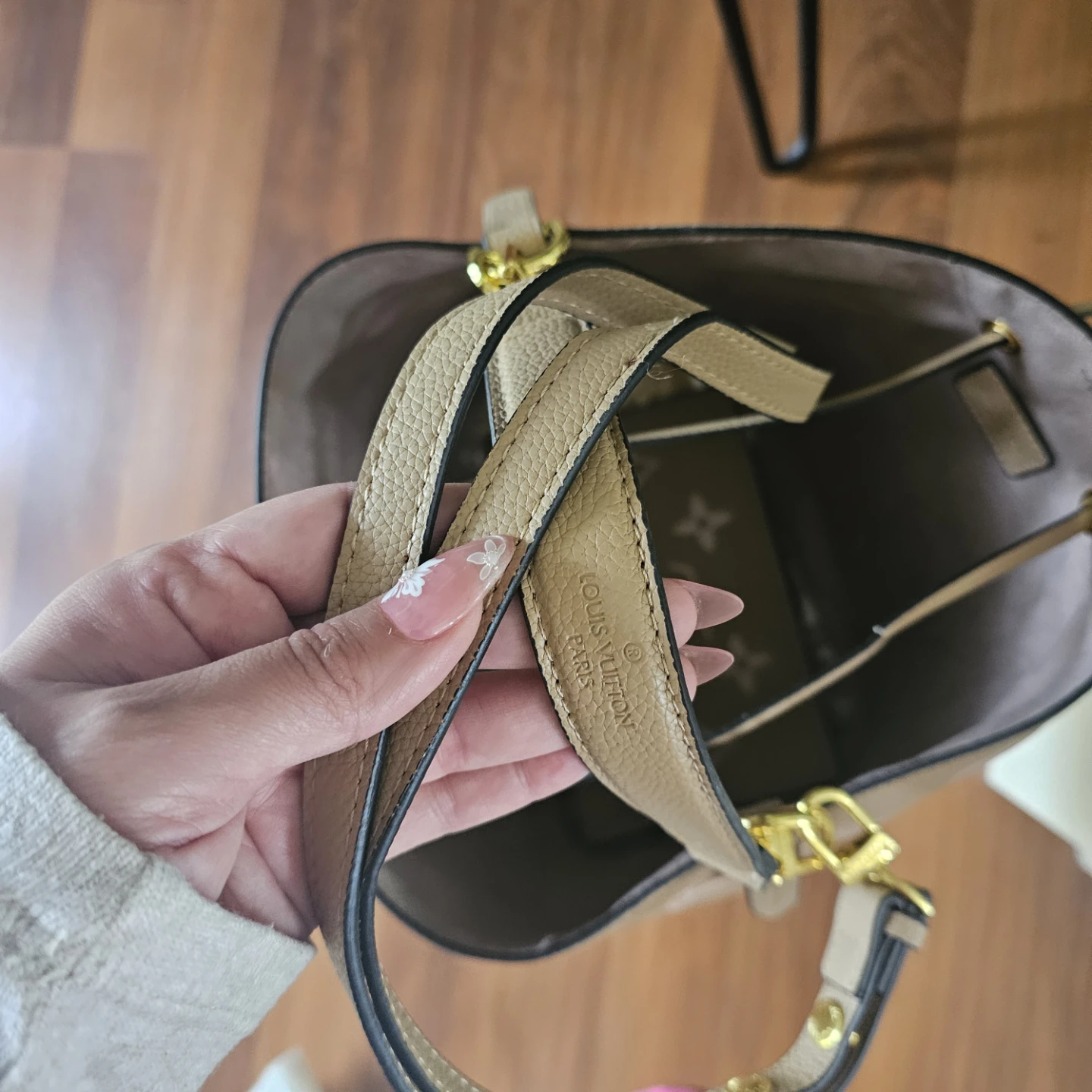 Louis Vuitton Bucket Bag - photo 2