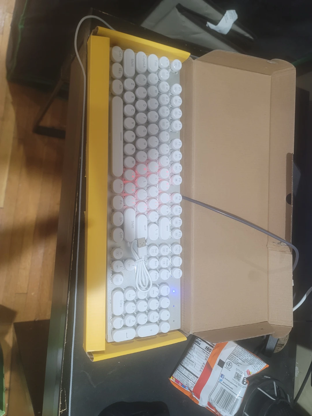 Retro Style White Wired Keyboard with USB