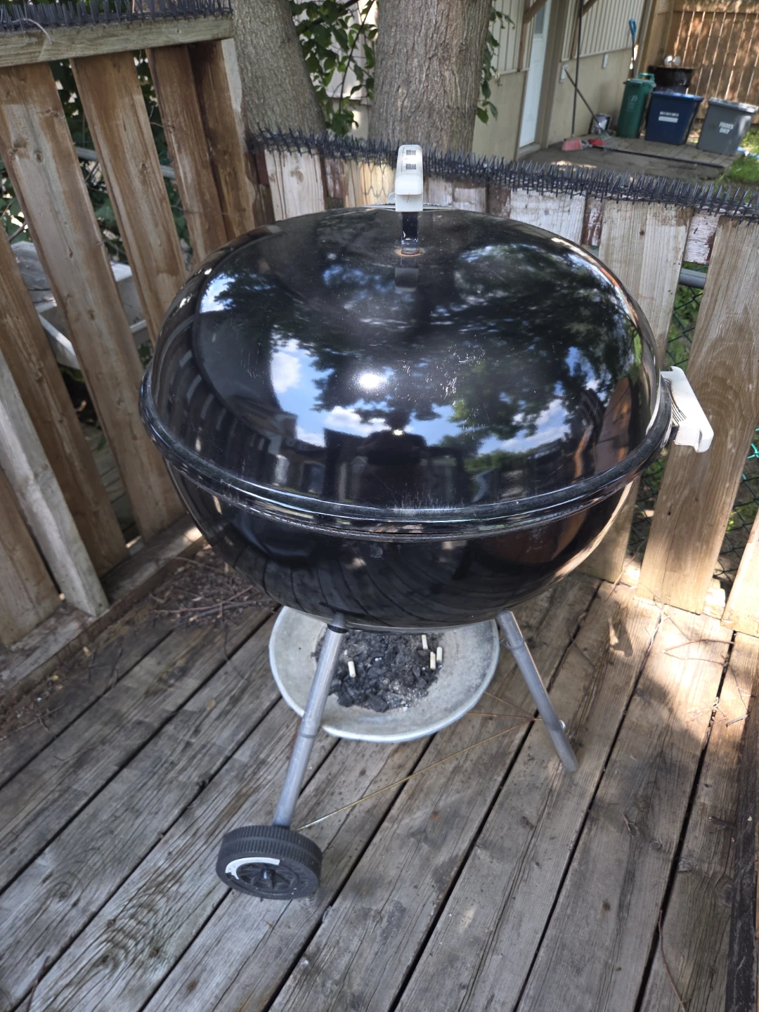 Weber Kettle Charcoal Grill @St. Catharines Ont. - photo 2