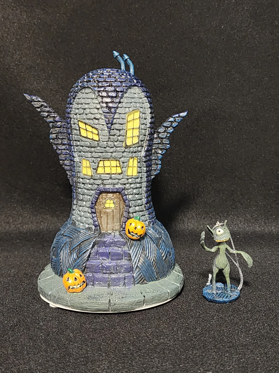 Tim Burton's-THE BAT HOUSE-$83.00CAD