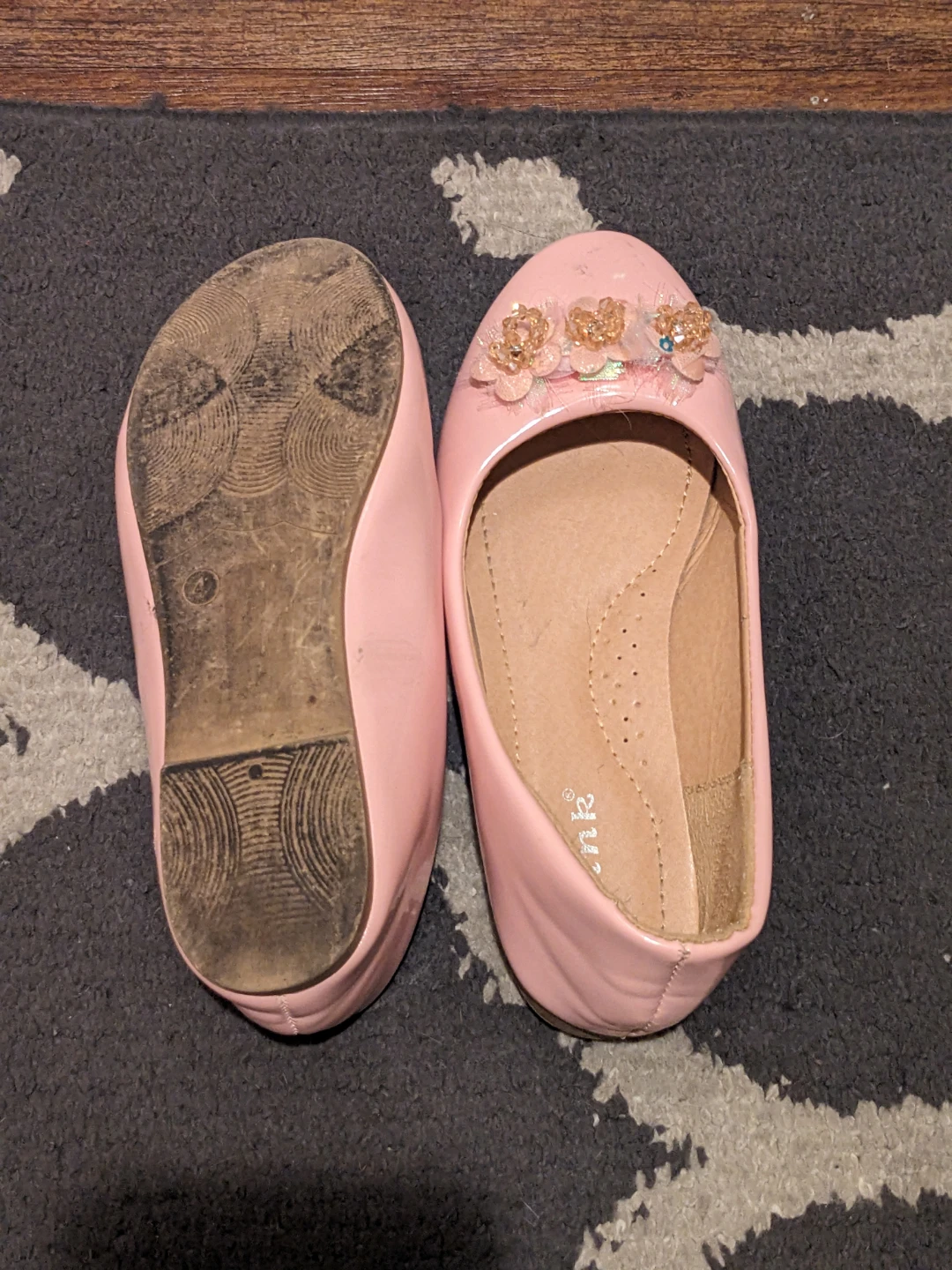 Girl's Pink ballet flats with floral detail size 4 - photo 3