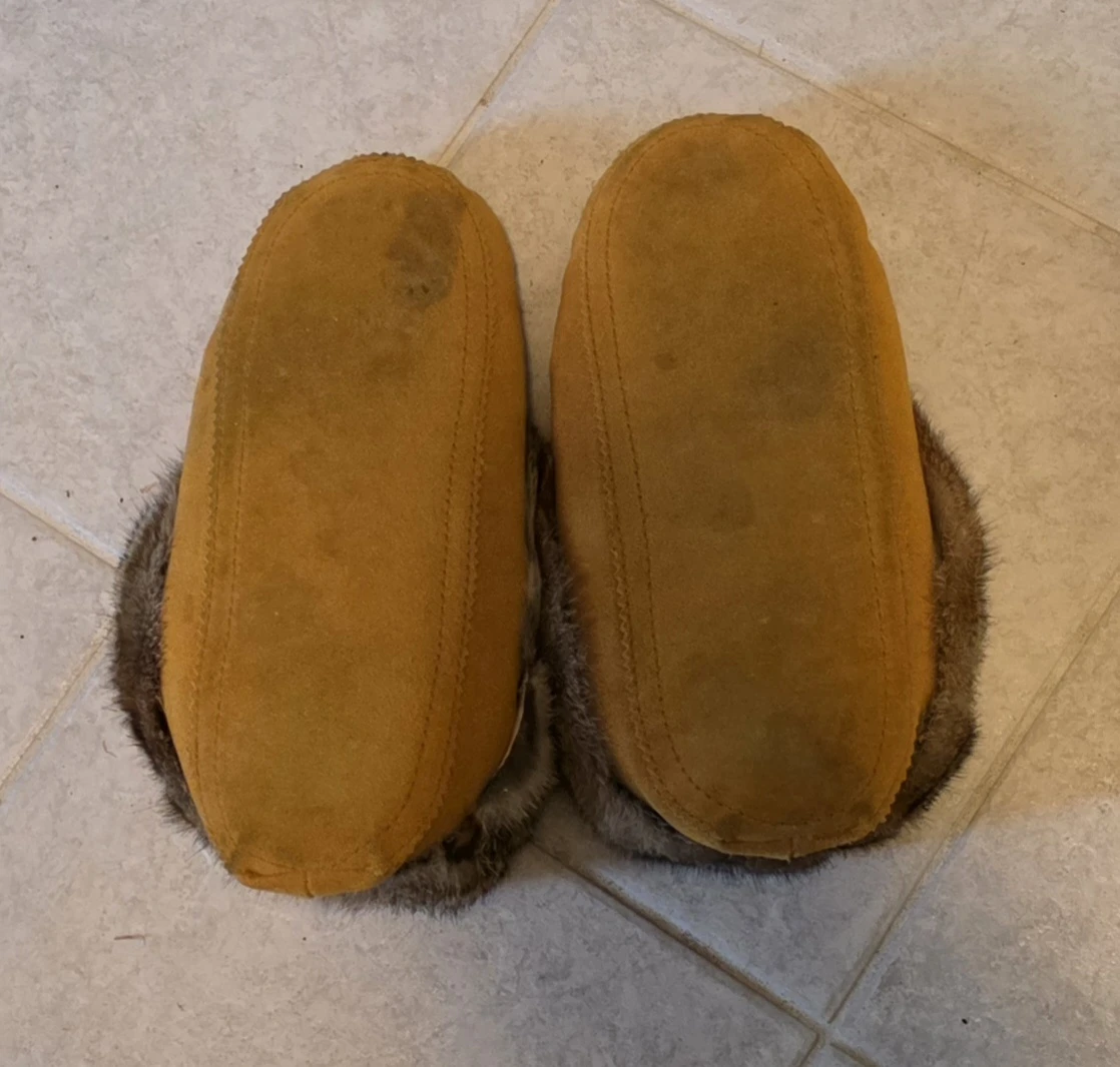 Leather suede Moccasin Slippers with Fur Trim and Beaded Detail - photo 3
