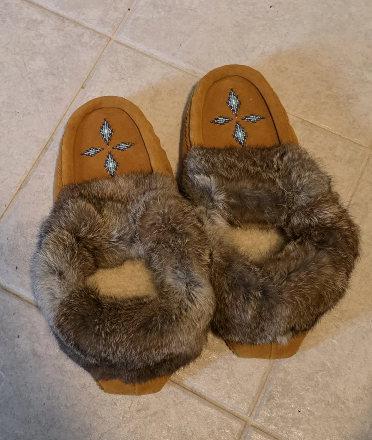 Leather suede Moccasin Slippers with Fur Trim and Beaded Detail - photo 4