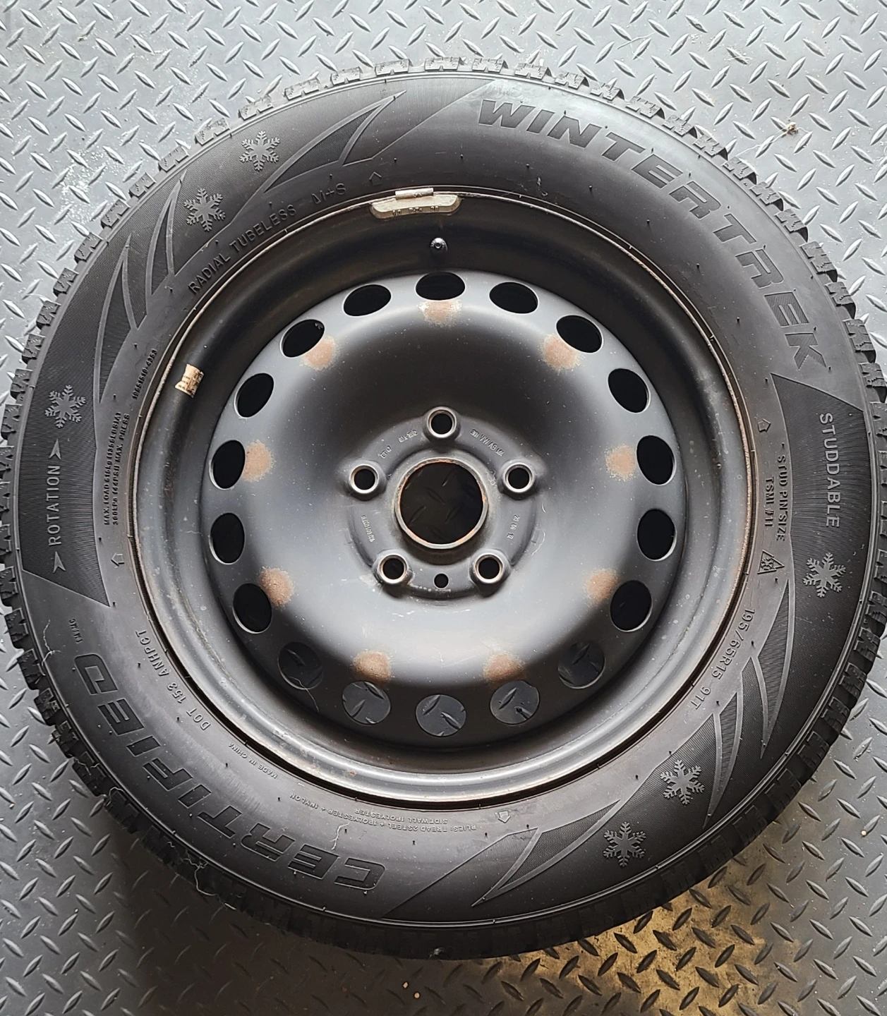 4 Wintertrek Tires on Steel Rims - photo 2