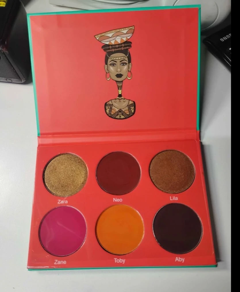 Juvia's eyeshadow and Blush Palettes - photo 3