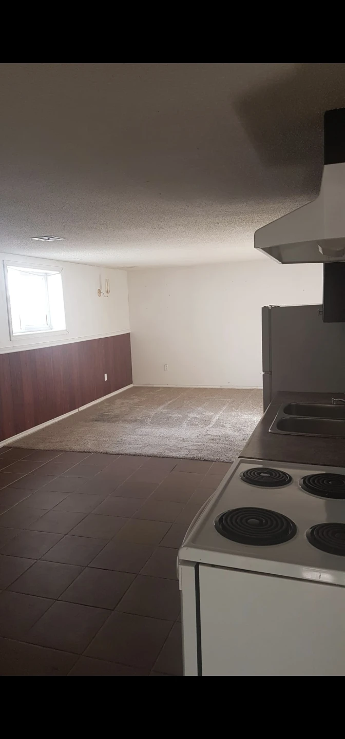 2 BEDROOMS BASEMENT SUITE AVAIL IMMEDIATLY MARLBOROUGH N.E - photo 5