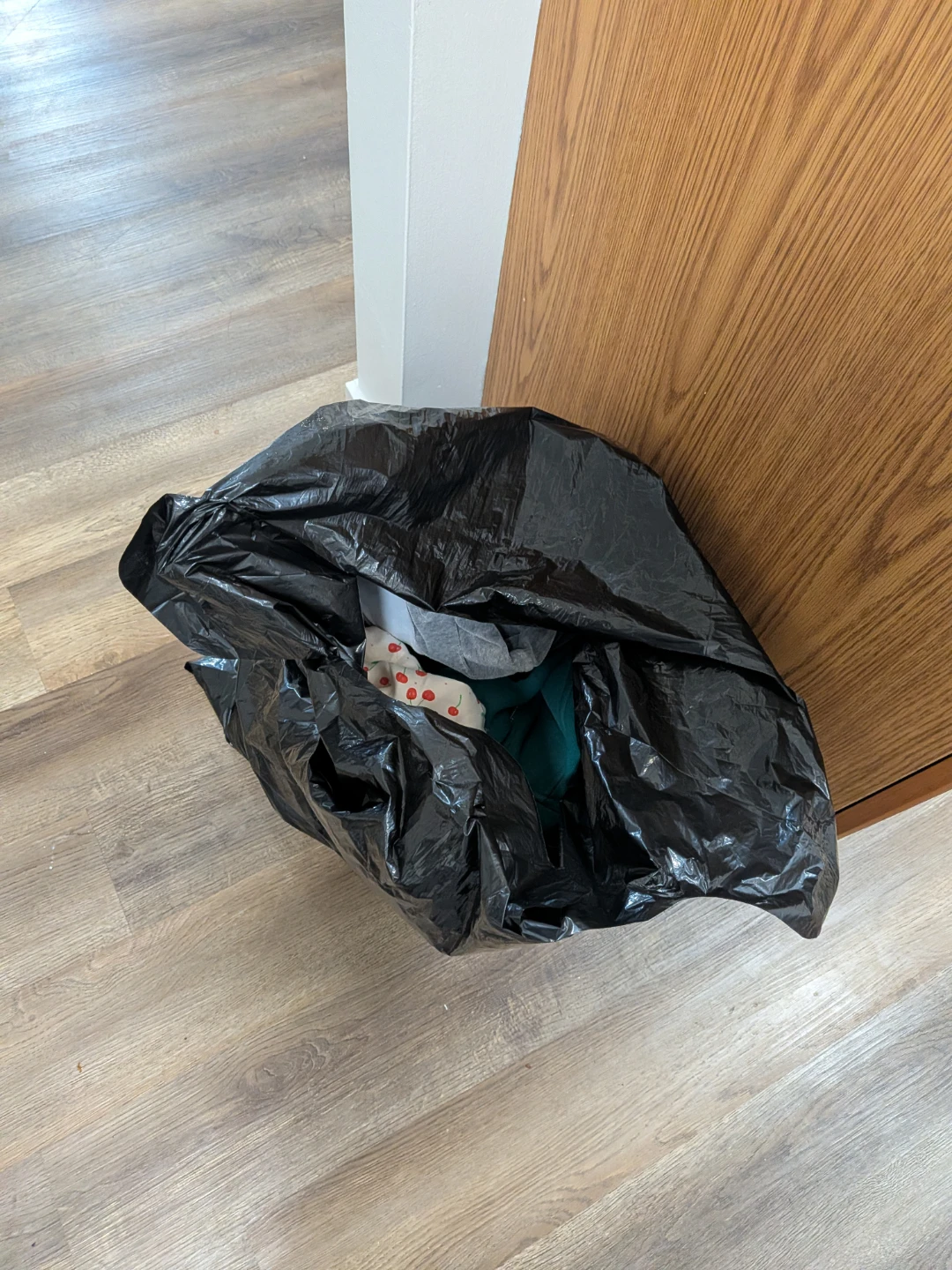 Bag of assorted clothing items - photo 2