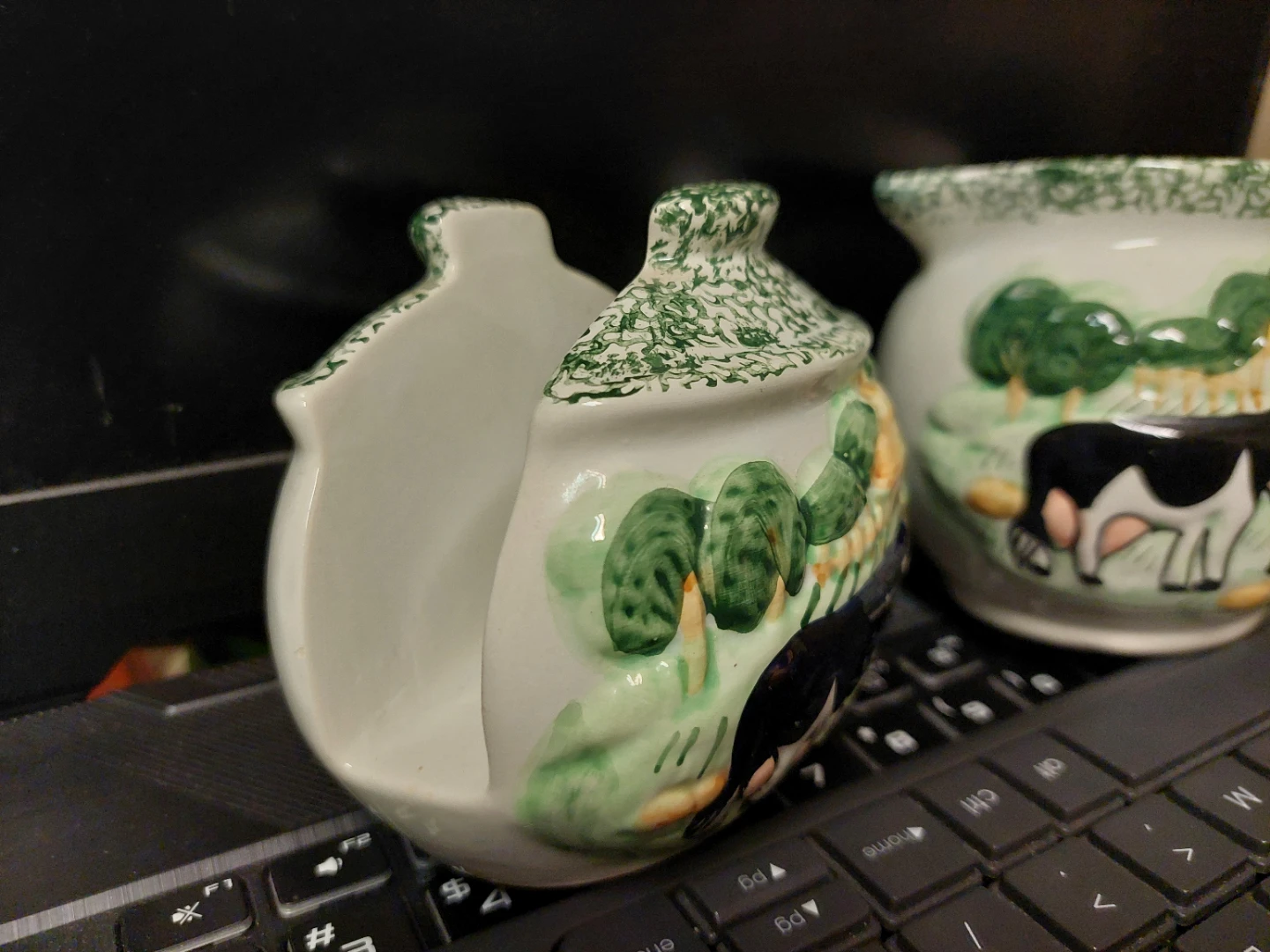 Vintage ceramic Napkin Holder and Creamer Set - photo 2