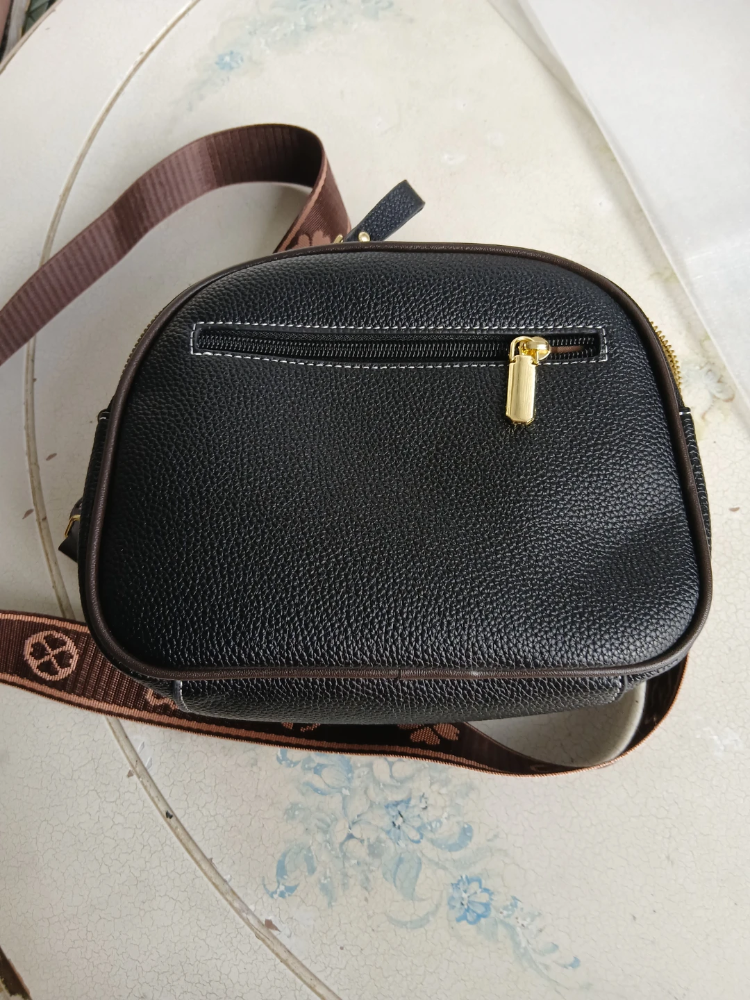 Black crossbody bag with logo strap - photo 3