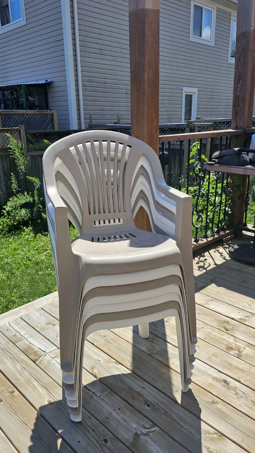 Set of 7 stackable plastic patio chairs