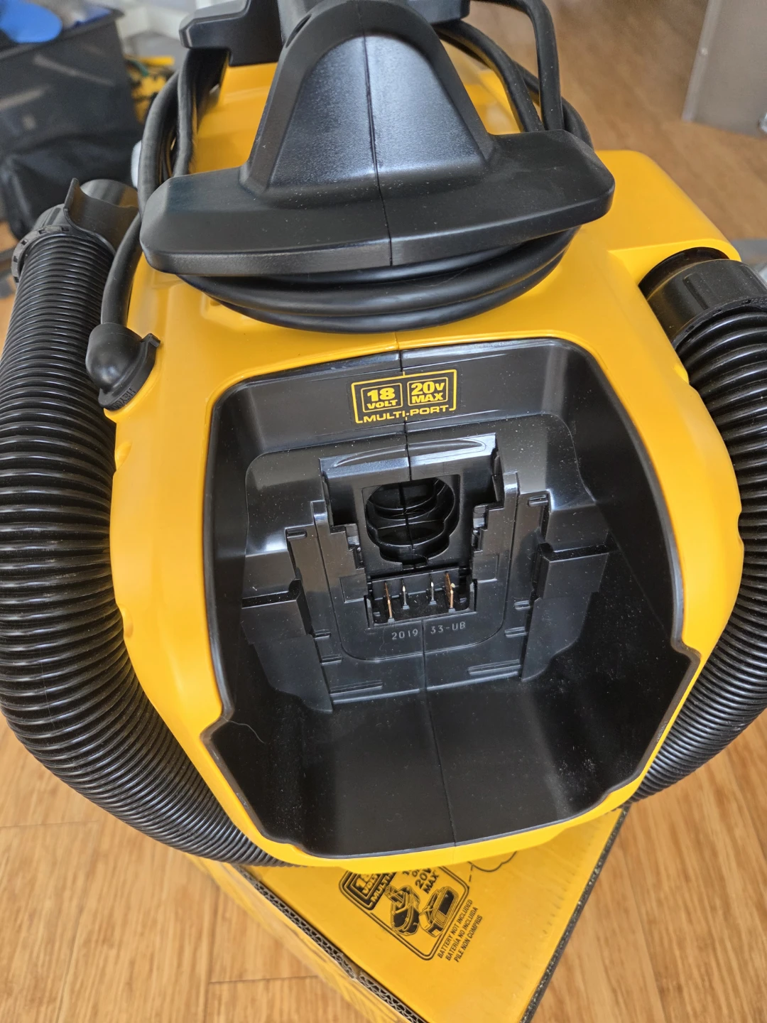 DEWALT DCV581H Cordless/Corded Wet-Dry Vacuum - photo 4