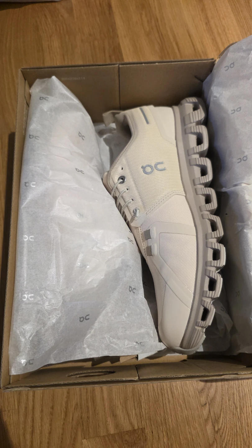 ON Cloud 6 Waterproof Running Shoes Size 9 - photo 2