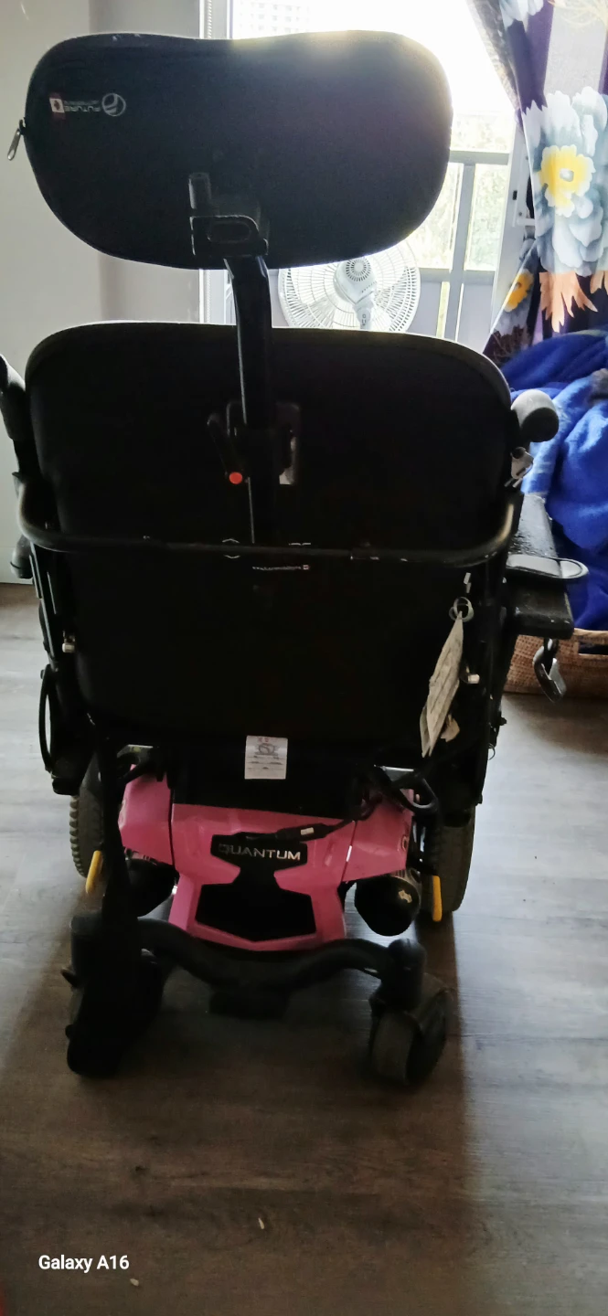Quantum Power Wheelchair - photo 2