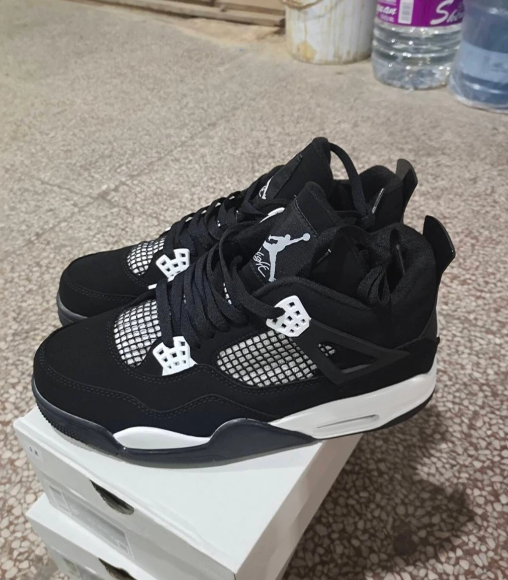 Jordan 4 white thunder