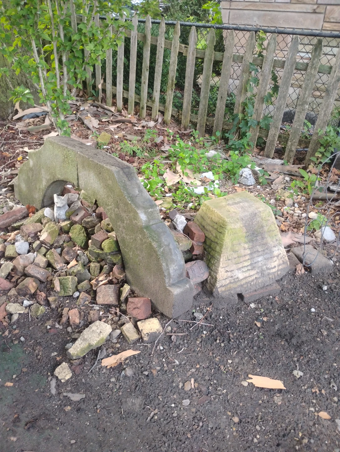 Concrete architectural salvage pieces - photo 2