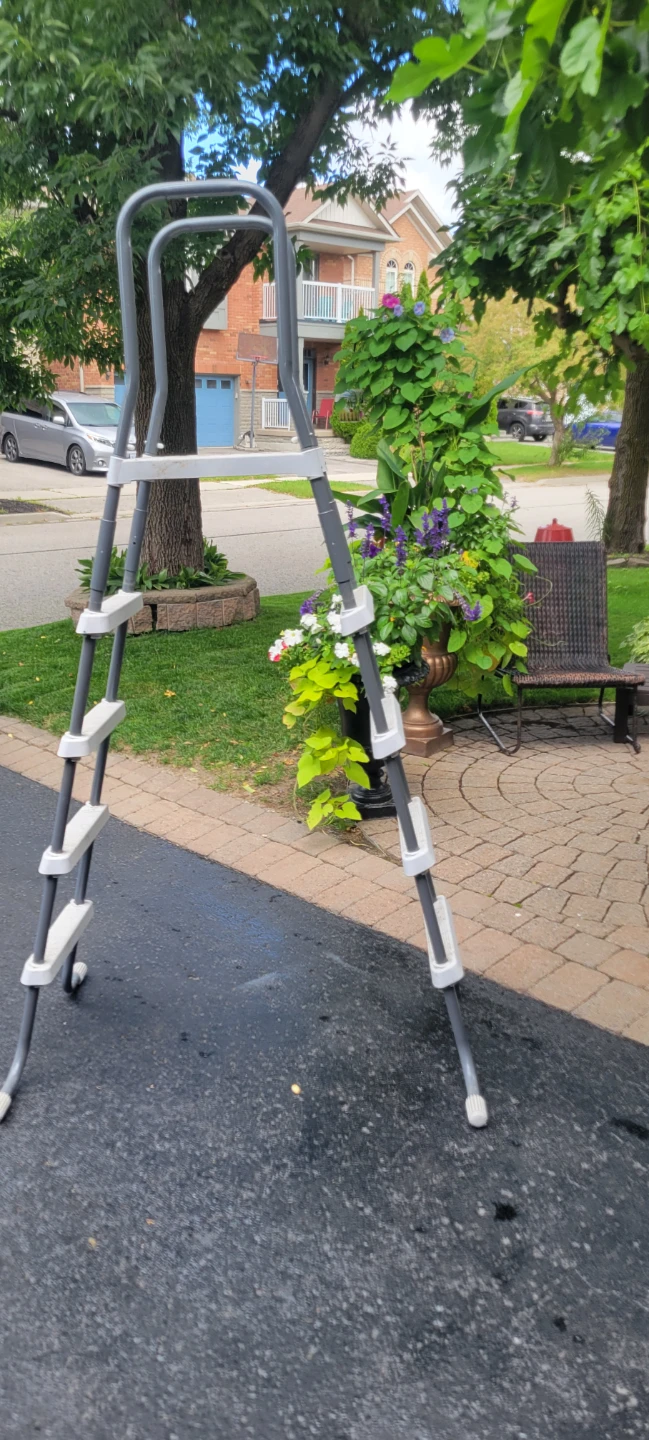 Tall Pool Ladder solid like new foldable
