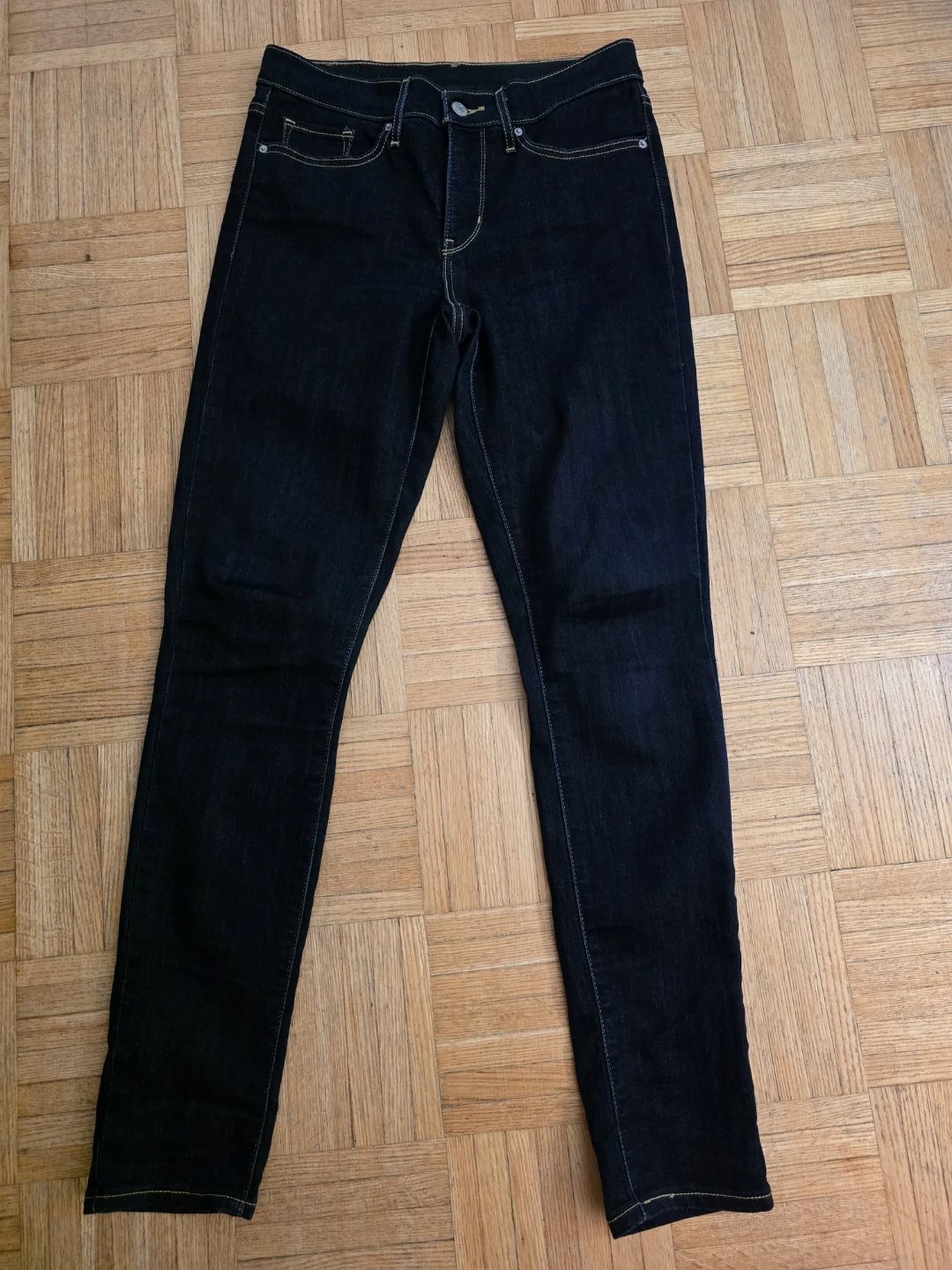 Womens Levi Jeans Size 27
